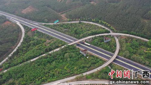 路面改造提前288天完成 興業(yè)至六景高速恢復雙向通行