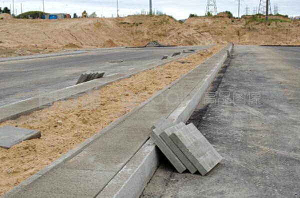 公路建設。路面瓷磚人行道