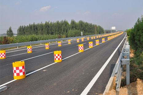 揭秘高速路不裝路燈的兩點真相，十年老司機才懂